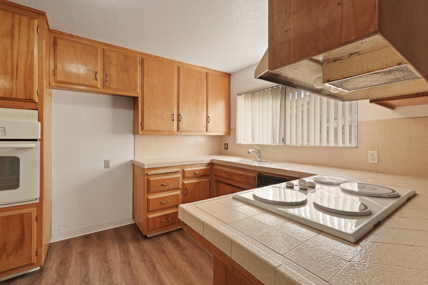 741 Dundee Way Stockton, CA 95210 - Photo 12 of 35