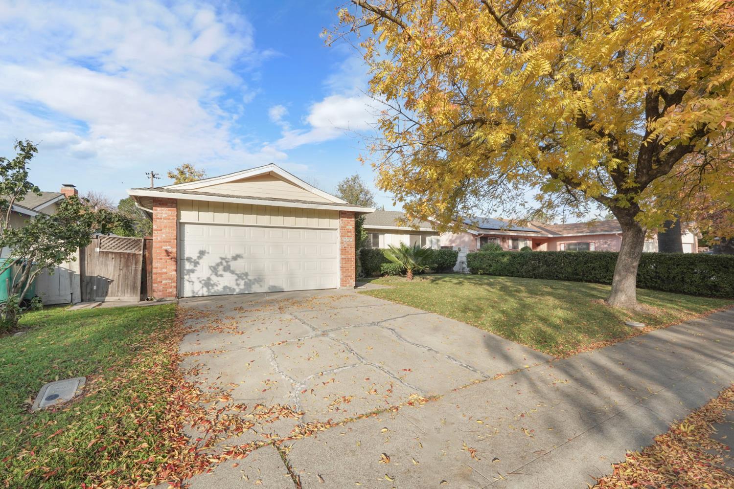 741 Dundee Way Stockton, CA 95210 - Photo 3 of 35