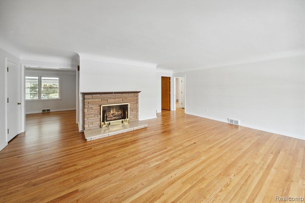 44 Roslyn Road Grosse Pointe Shores, MI 48236 - Photo 7 of 38
