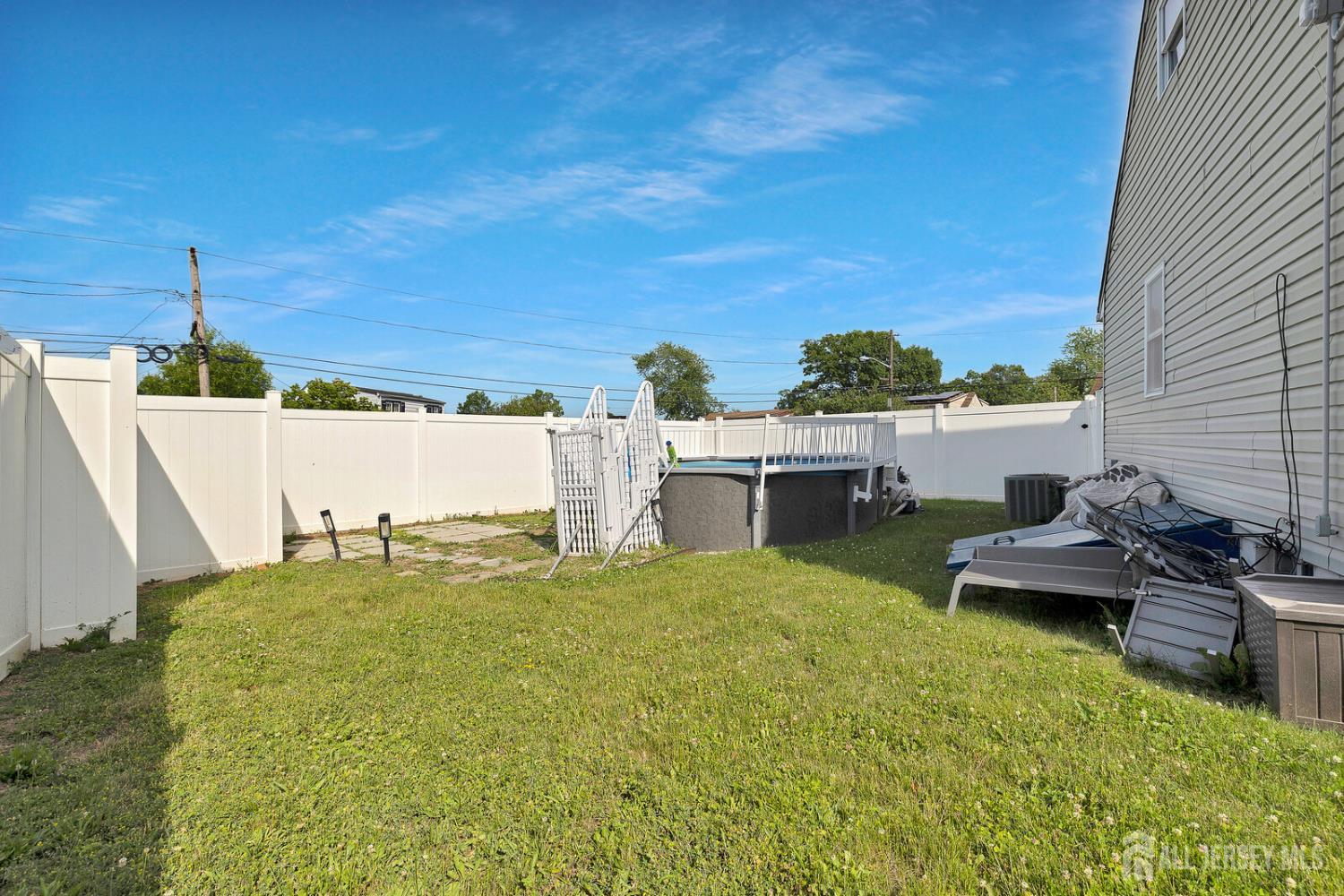 91 Crestview Road Fords, NJ 08863 - Photo 37 of 41