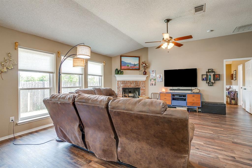 9425 Carson Ranch Road Crowley, TX 76036 - Photo 15 of 34