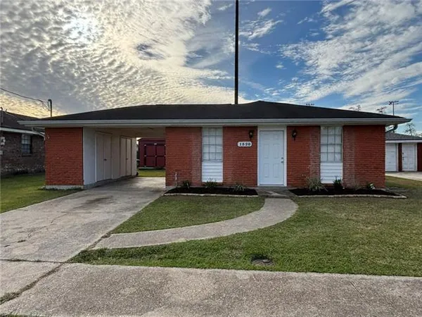 $1,800 | 1520 Orchid Drive, Harvey, LA 70058