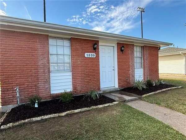$1,800 | 1520 Orchid Drive, Harvey, LA 70058