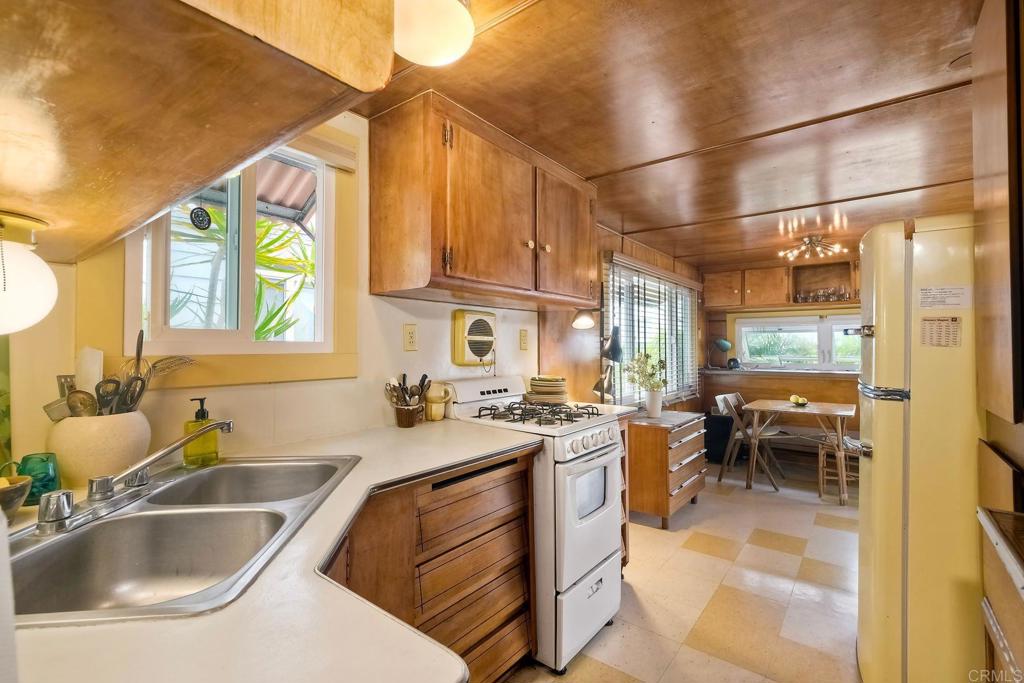 170 Diana Street, Unit 20 Encinitas, CA 92024 - Photo 9 of 23