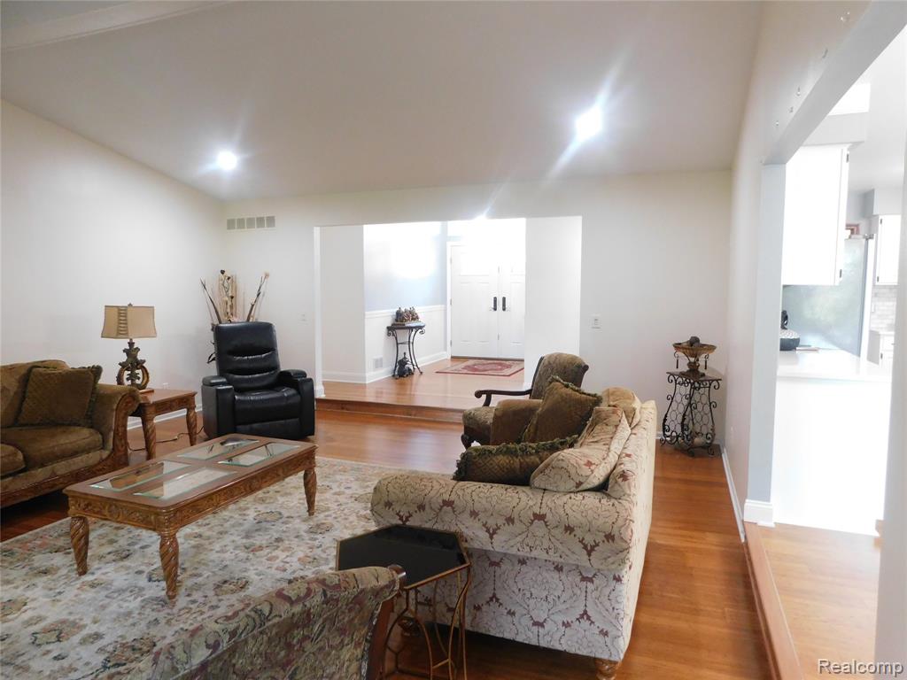 2800 Ranieri Drive Troy, MI 48085 - Photo 18 of 63