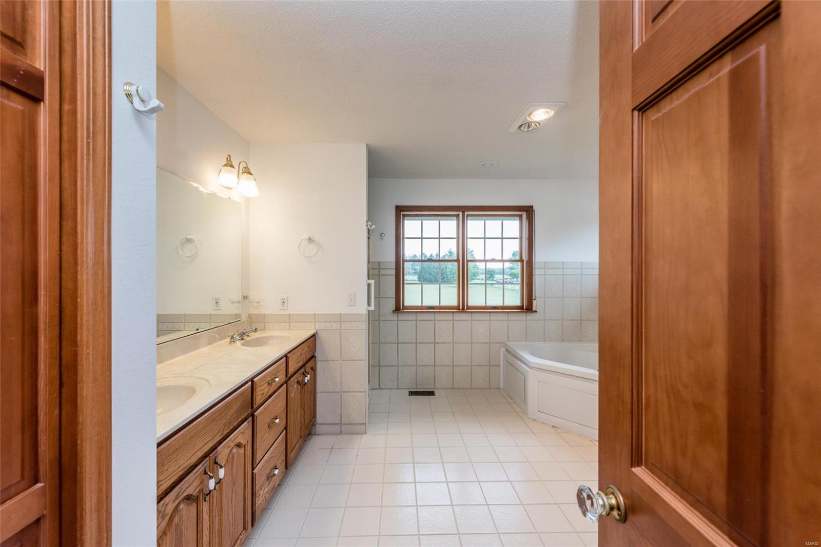 8576 Old Lebanon Troy Road Troy, IL 62294 - Photo 28 of 96
