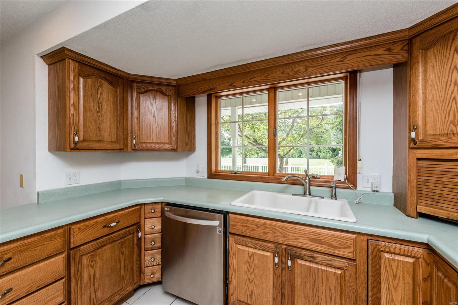 8576 Old Lebanon Troy Road Troy, IL 62294 - Photo 38 of 96