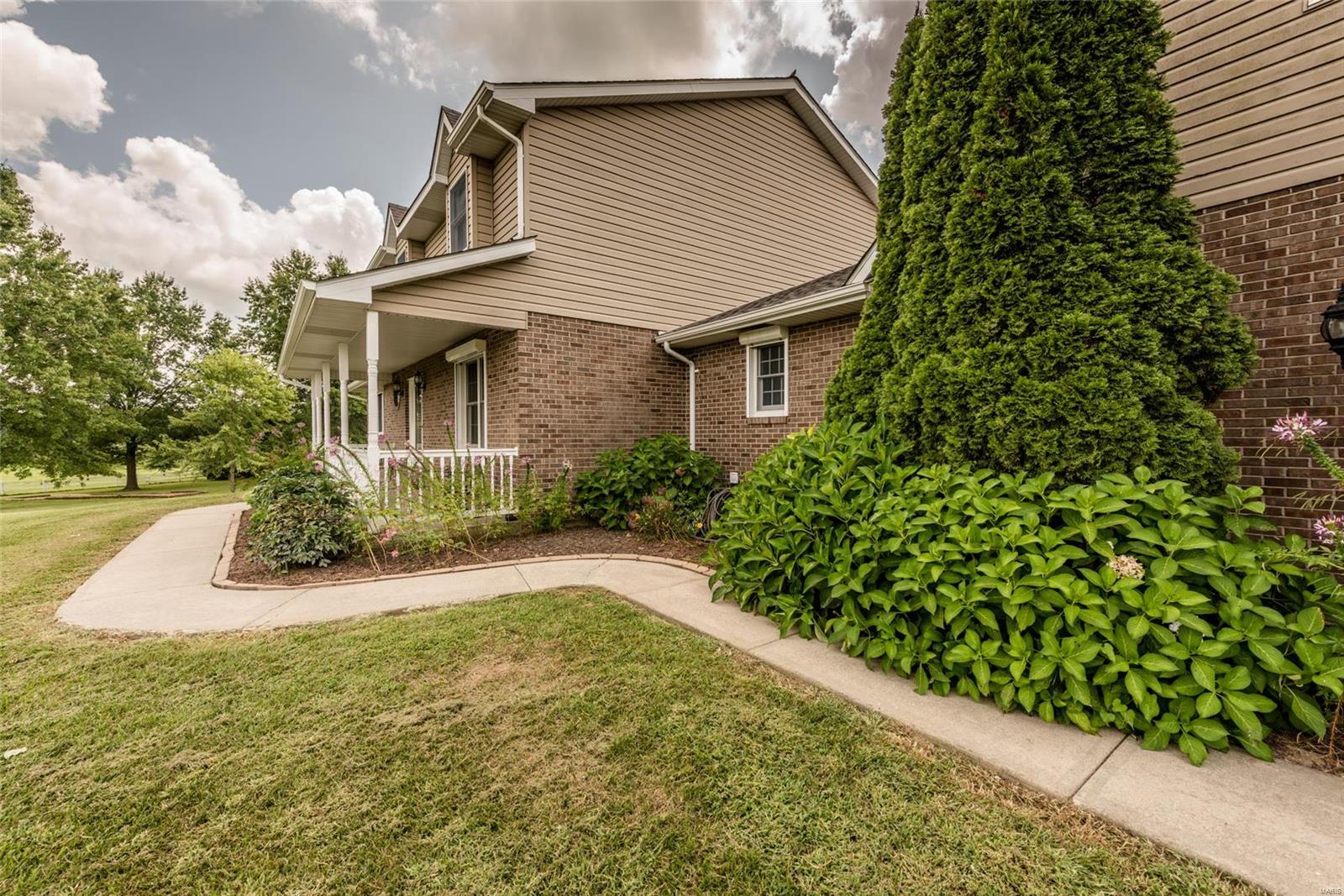 8576 Old Lebanon Troy Road Troy, IL 62294 - Photo 5 of 96
