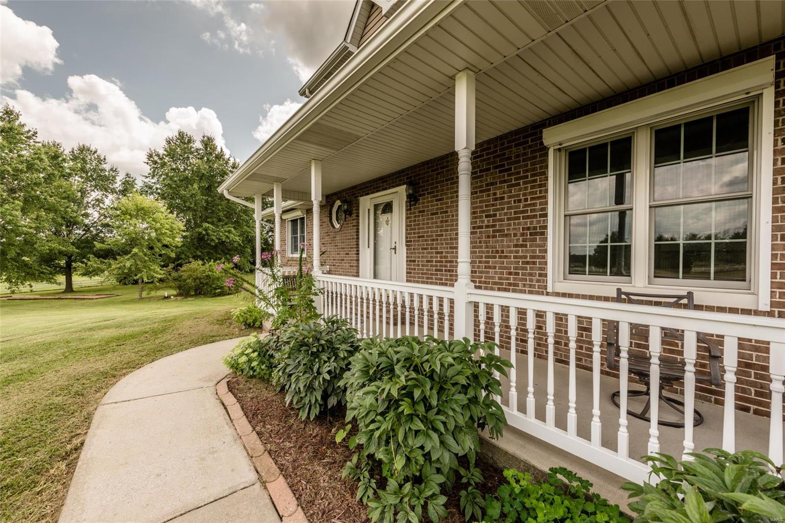 8576 Old Lebanon Troy Road Troy, IL 62294 - Photo 6 of 96