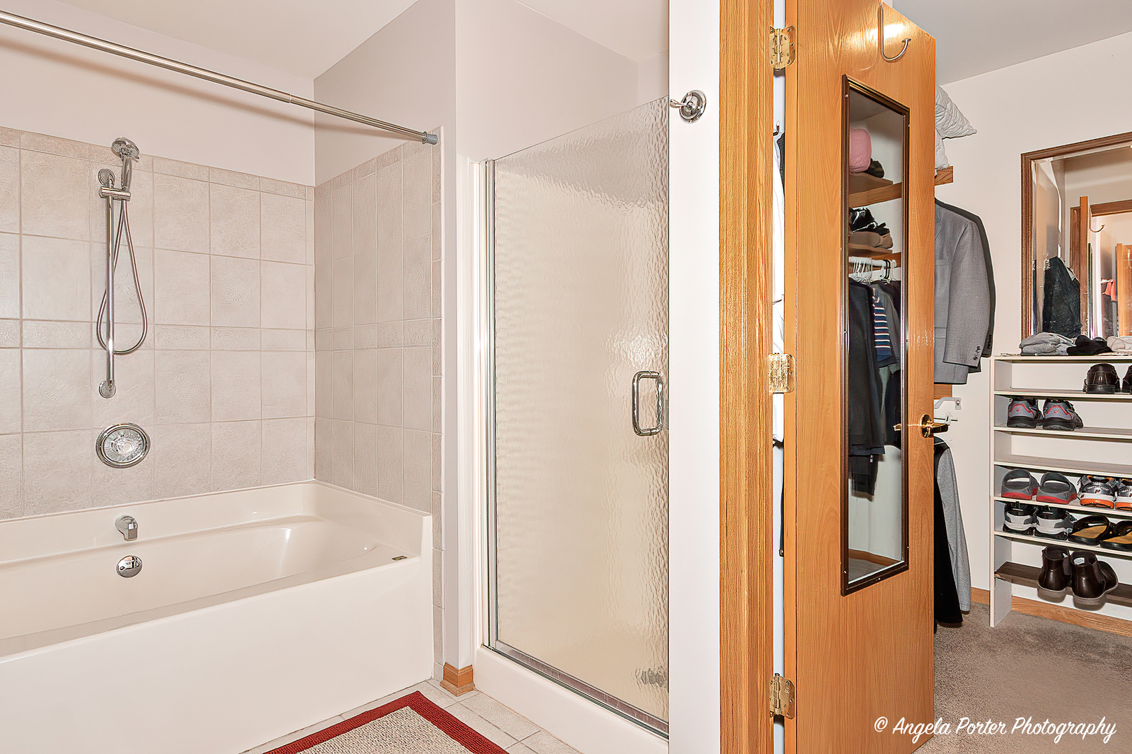 814 Suzanne Lane Spring Grove, IL 60081 - Photo 22 of 45 a bathroom with a bathtub a shower and a sink