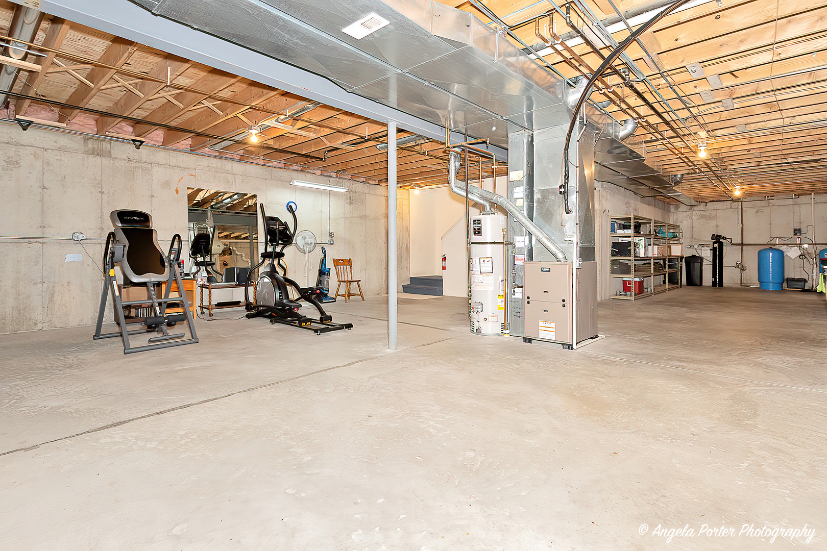814 Suzanne Lane Spring Grove, IL 60081 - Photo 30 of 45 a view of a room with gym equipment