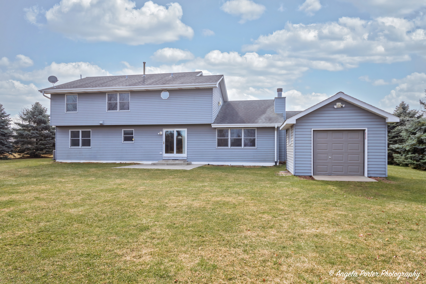814 Suzanne Lane Spring Grove, IL 60081 - Photo 34 of 45 a view of a house with a backyard