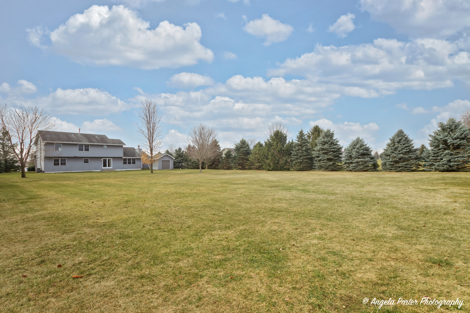 814 Suzanne Lane Spring Grove, IL 60081 - Photo 35 of 45 a view of an ocean