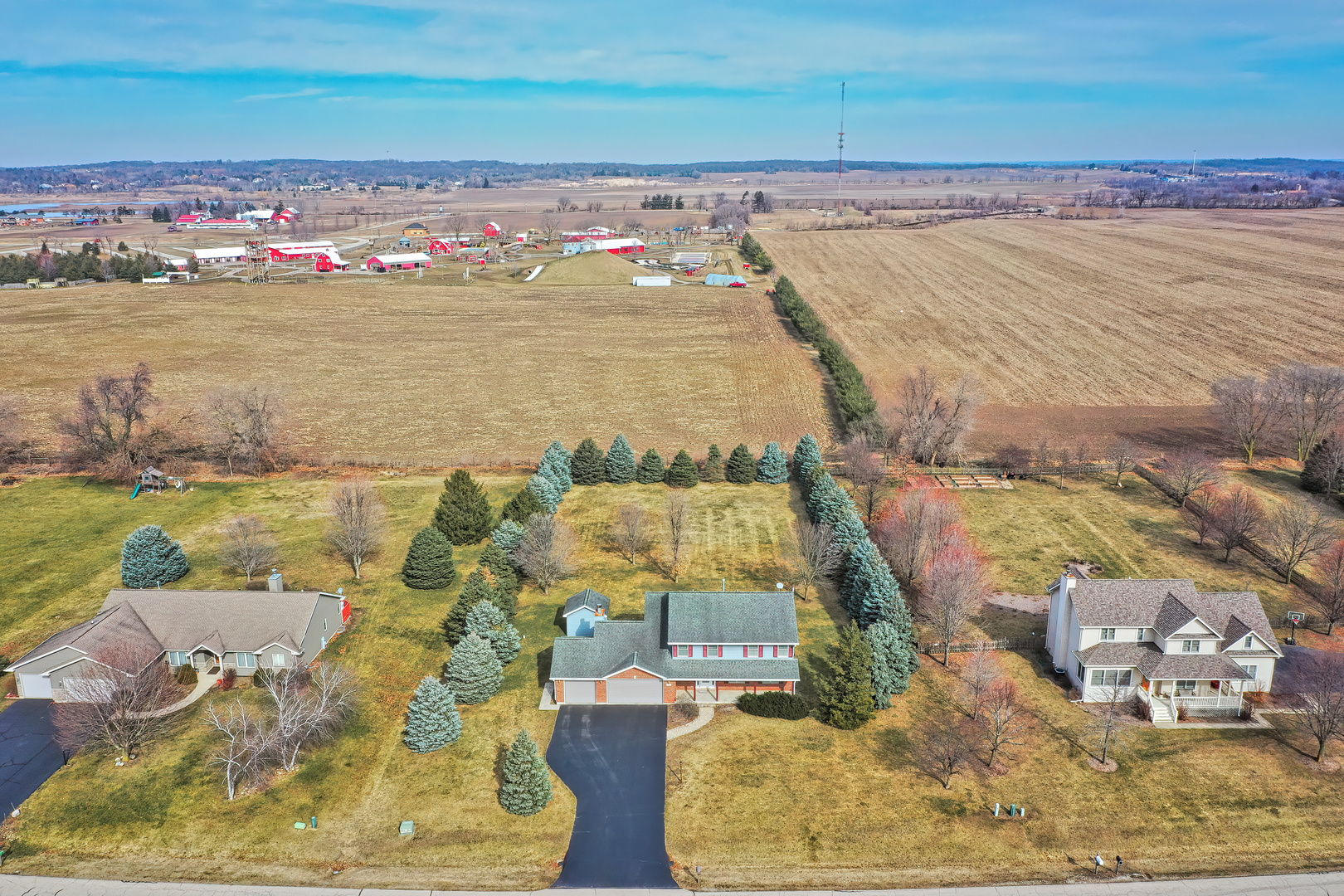 814 Suzanne Lane Spring Grove, IL 60081 - Photo 39 of 45 an aerial view of ocean and residential houses with outdoor space