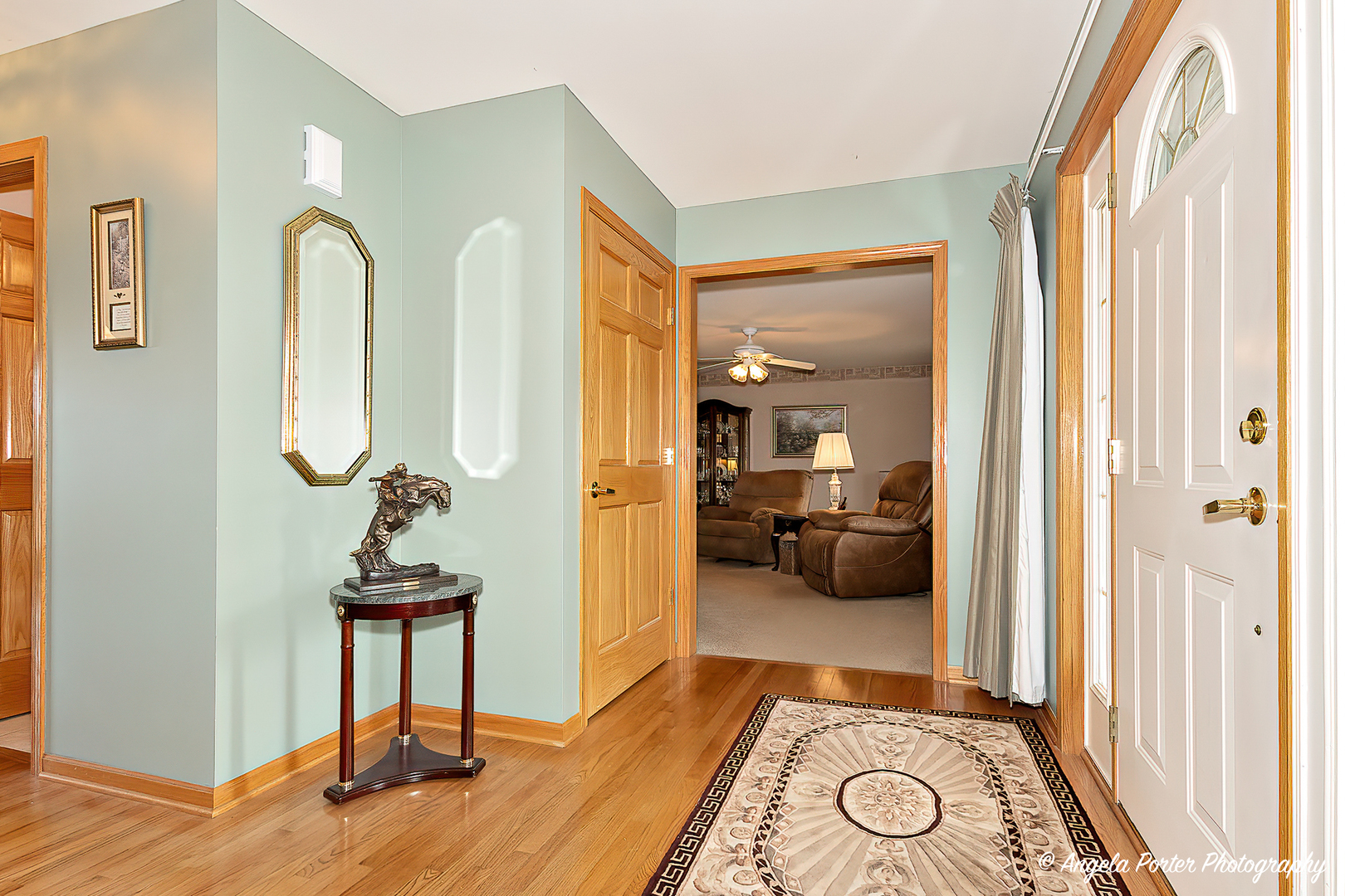 814 Suzanne Lane Spring Grove, IL 60081 - Photo 4 of 45 a view of an entryway with wooden floor