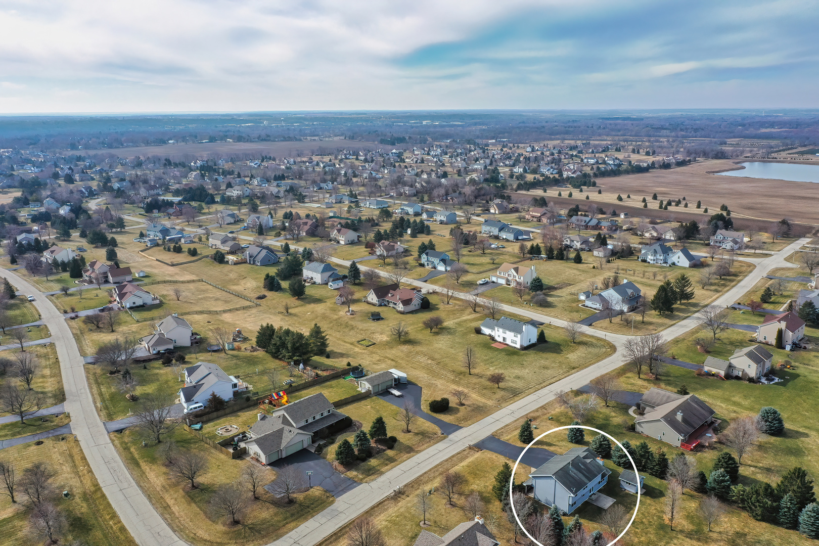 814 Suzanne Lane Spring Grove, IL 60081 - Photo 41 of 45 an aerial view of a city