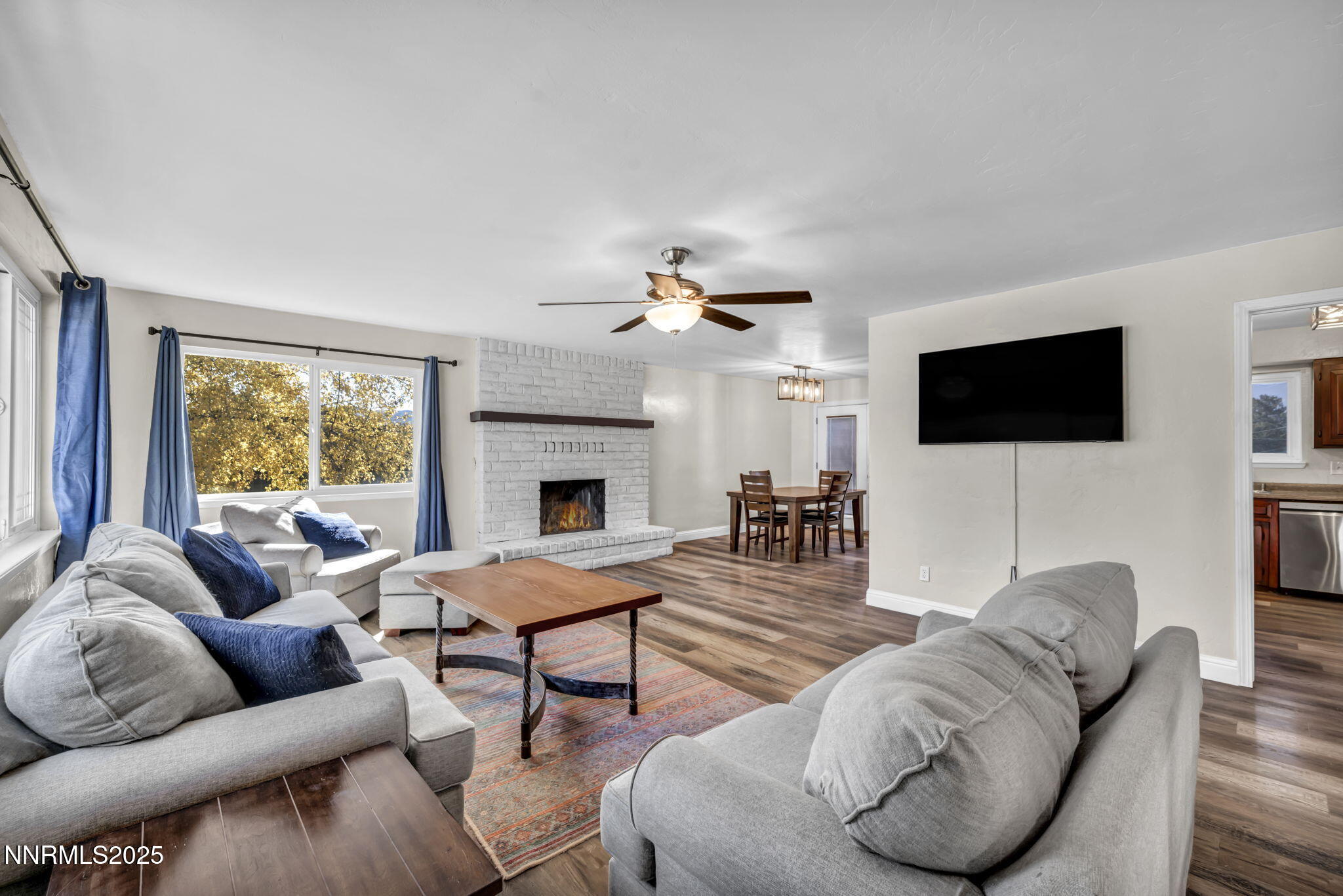 14595 Chamy Drive Reno, NV 89521 - Photo 15 of 66 a living room with furniture and a flat screen tv