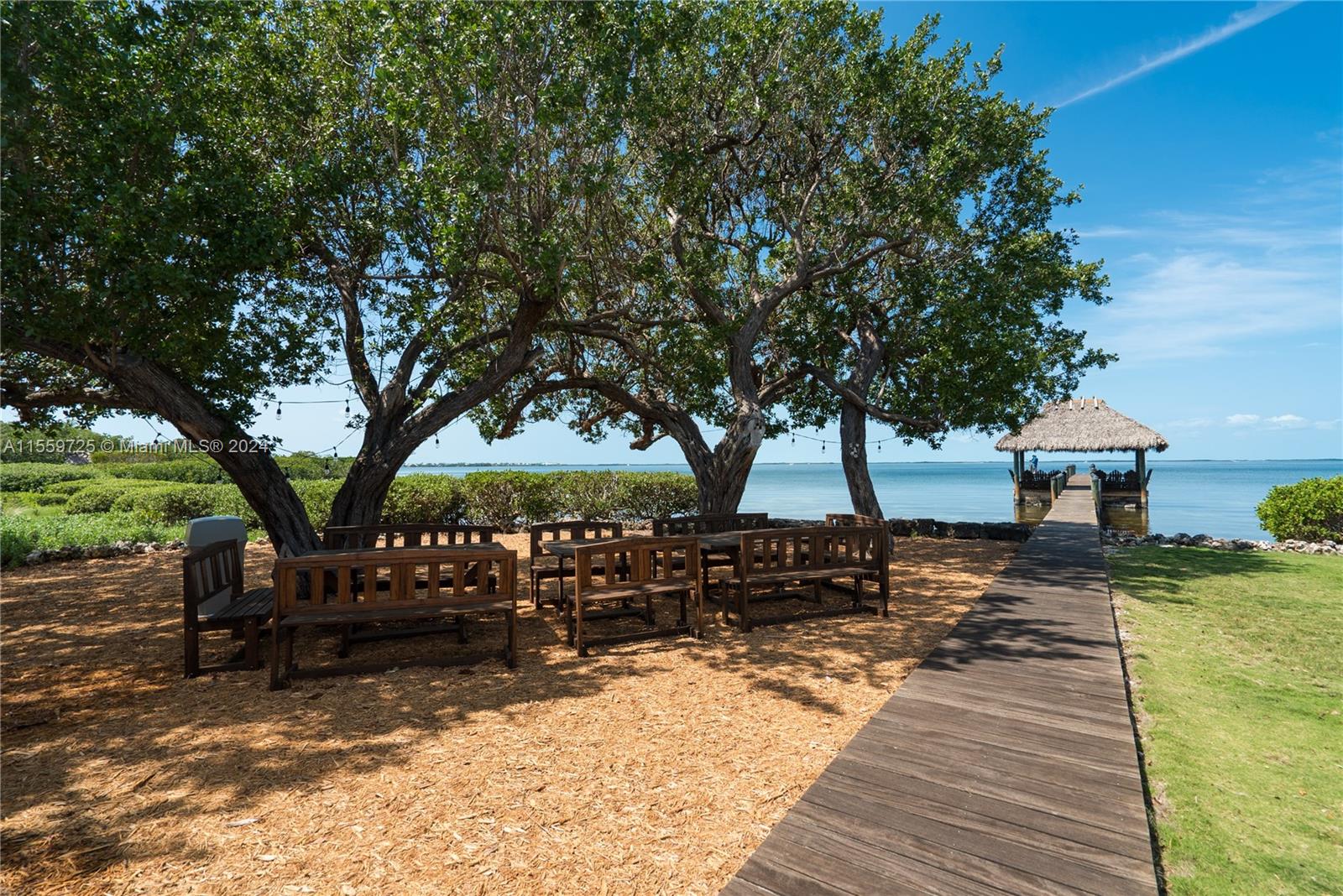 209 Sanctuary Dr., Unit 209 Key Largo, FL 33037 - Photo 35 of 43 a view of a yard with wooden fence