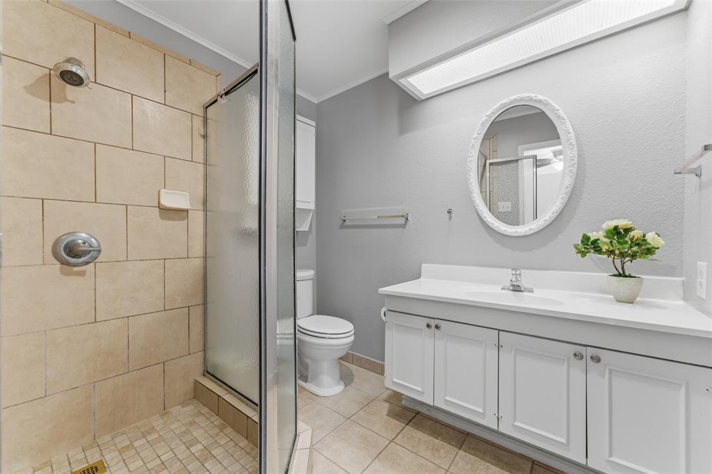 1805 Haymeadow Carrollton, TX 75007 - Photo 10 of 20 a bathroom with a toilet sink and mirror