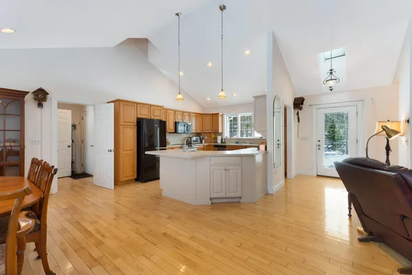 $665,000 | 23 Sunny Acres Lane, Boothbay, ME 04537