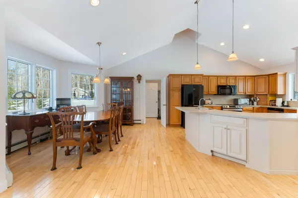 $665,000 | 23 Sunny Acres Lane, Boothbay, ME 04537