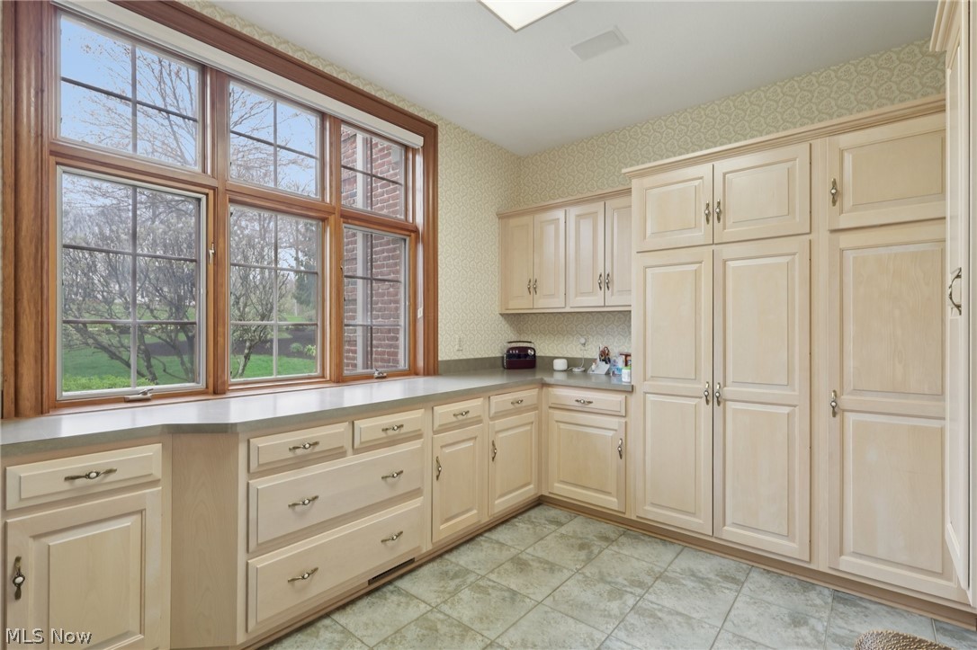 2850 Roundhill Road Akron, OH 44333 - Photo 15 of 47