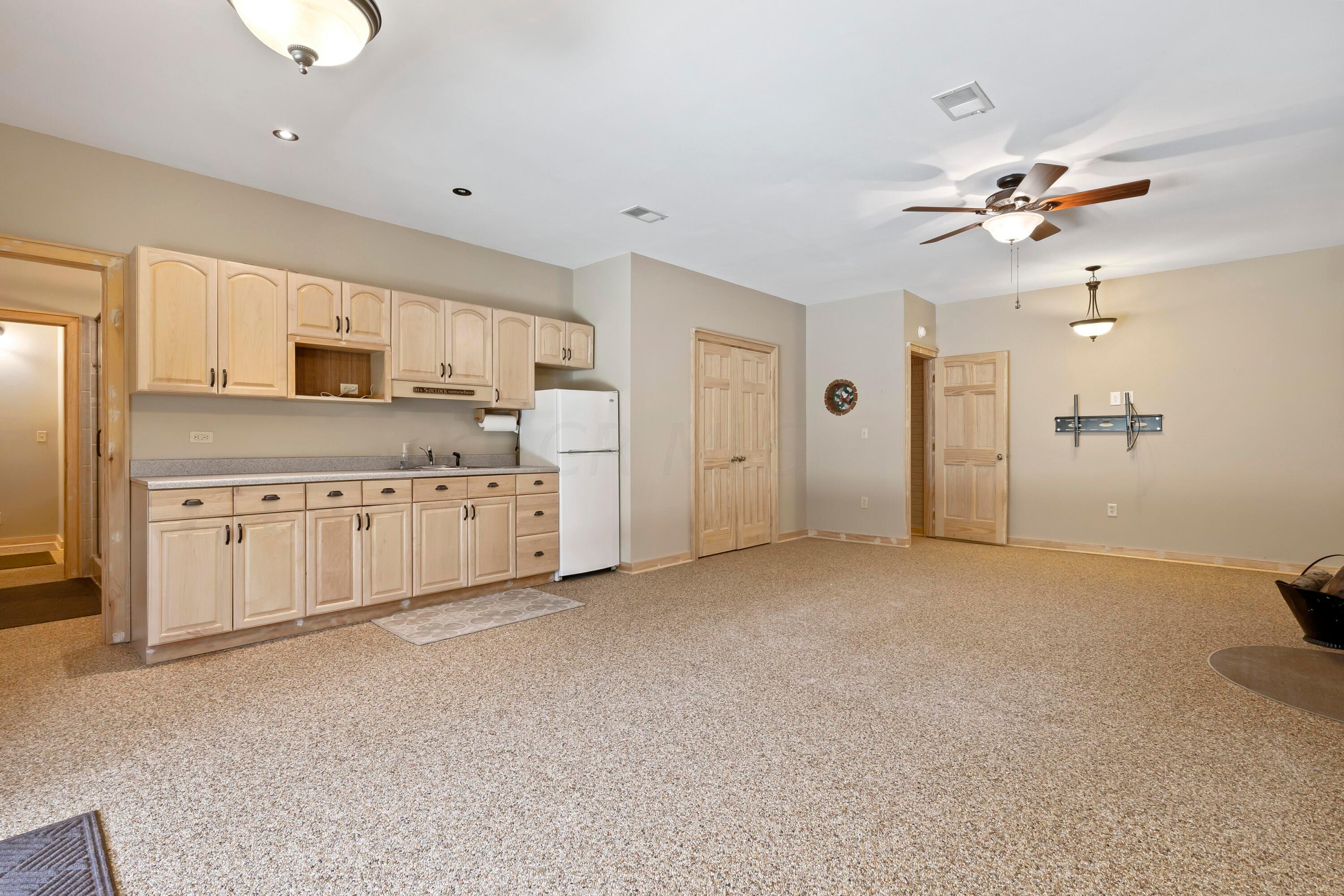7700 Ballou Road Newark, OH 43056 - Photo 46 of 78 46. LL Kitchenette