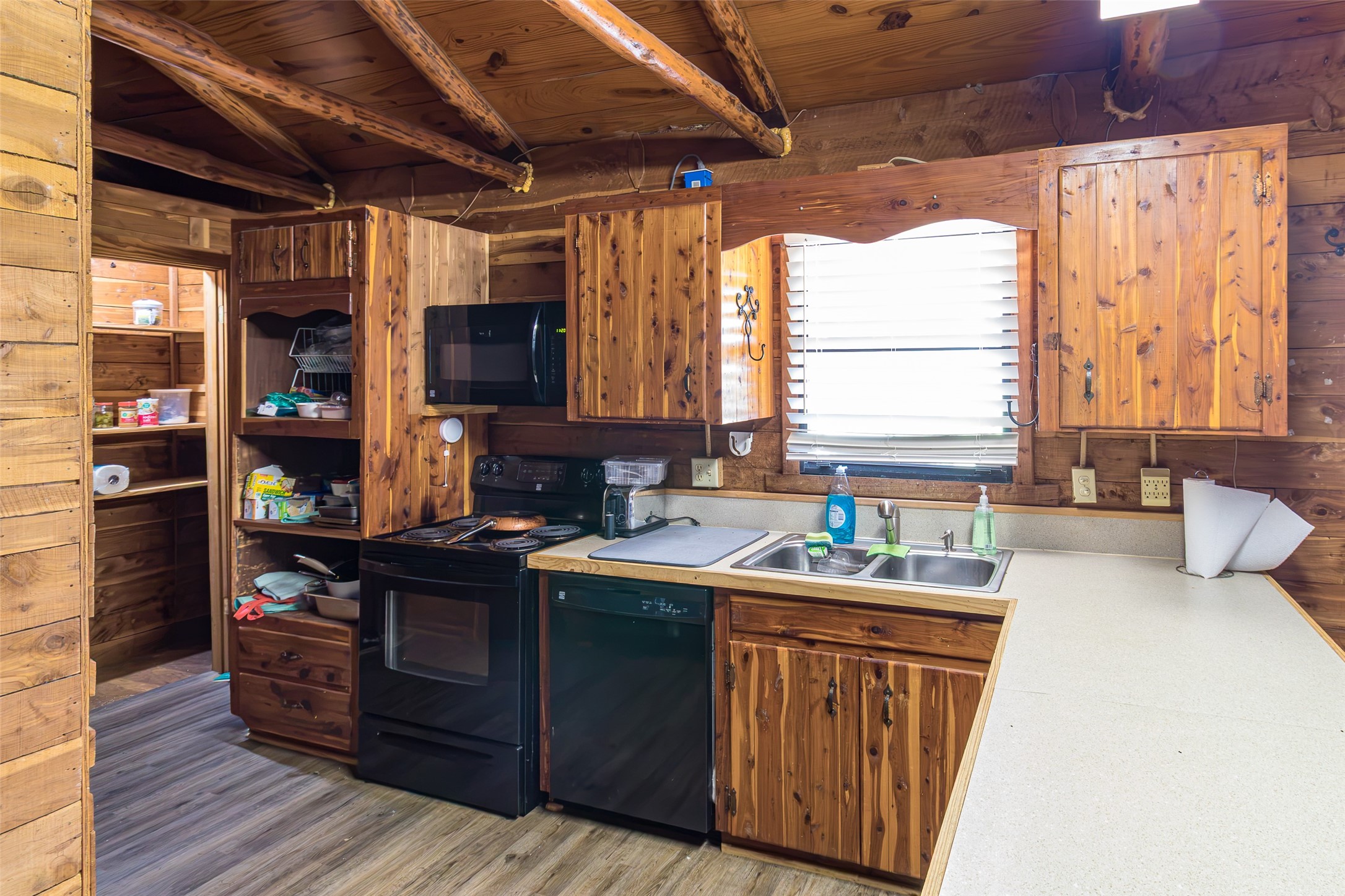 511 Commerce Street Palacios, TX 77465 - Photo 6 of 40 Main Cabin