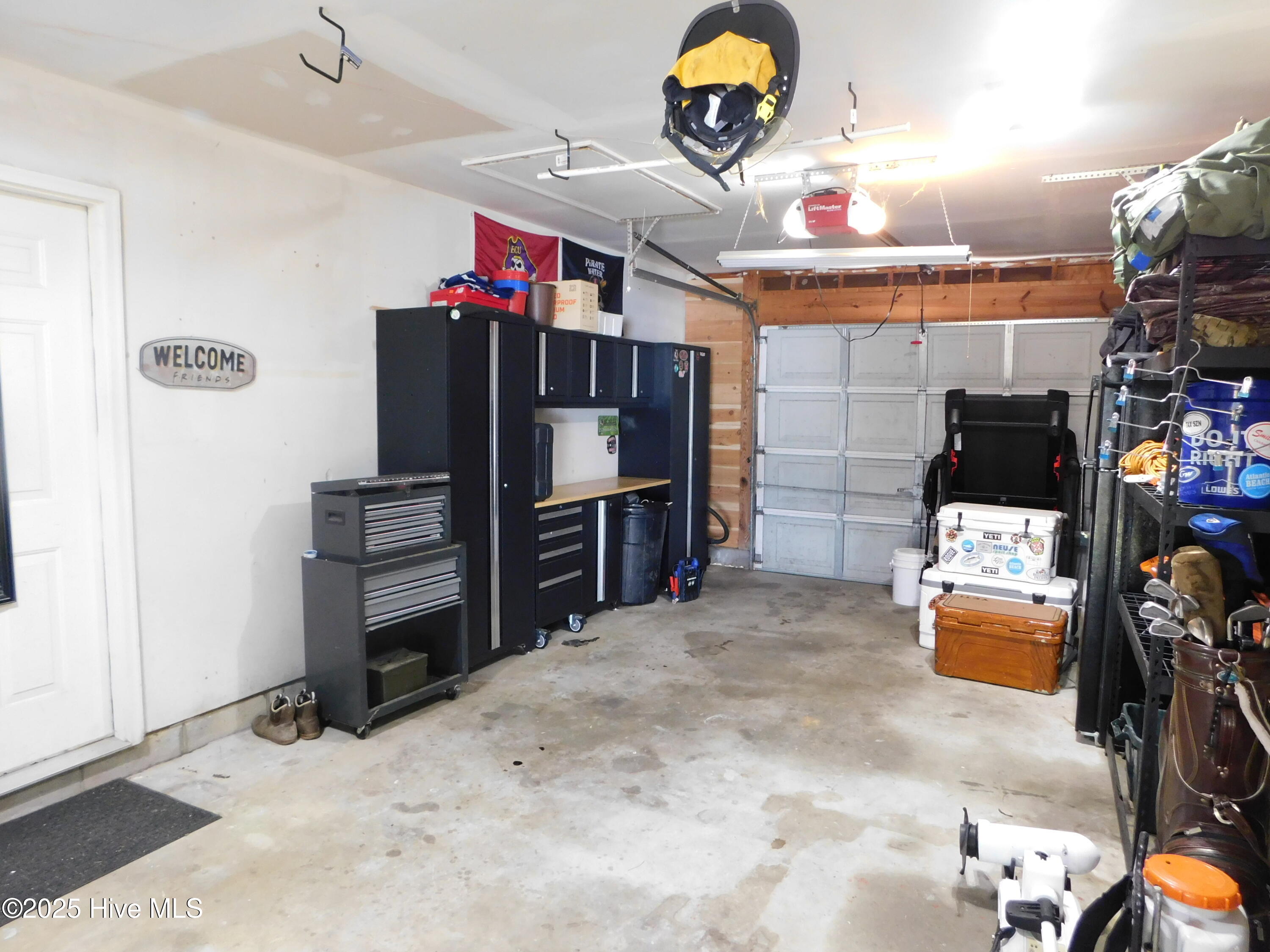 125 Greentree Lane Newport, NC 28570 - Photo 13 of 18 Storage shelves/lockers convey