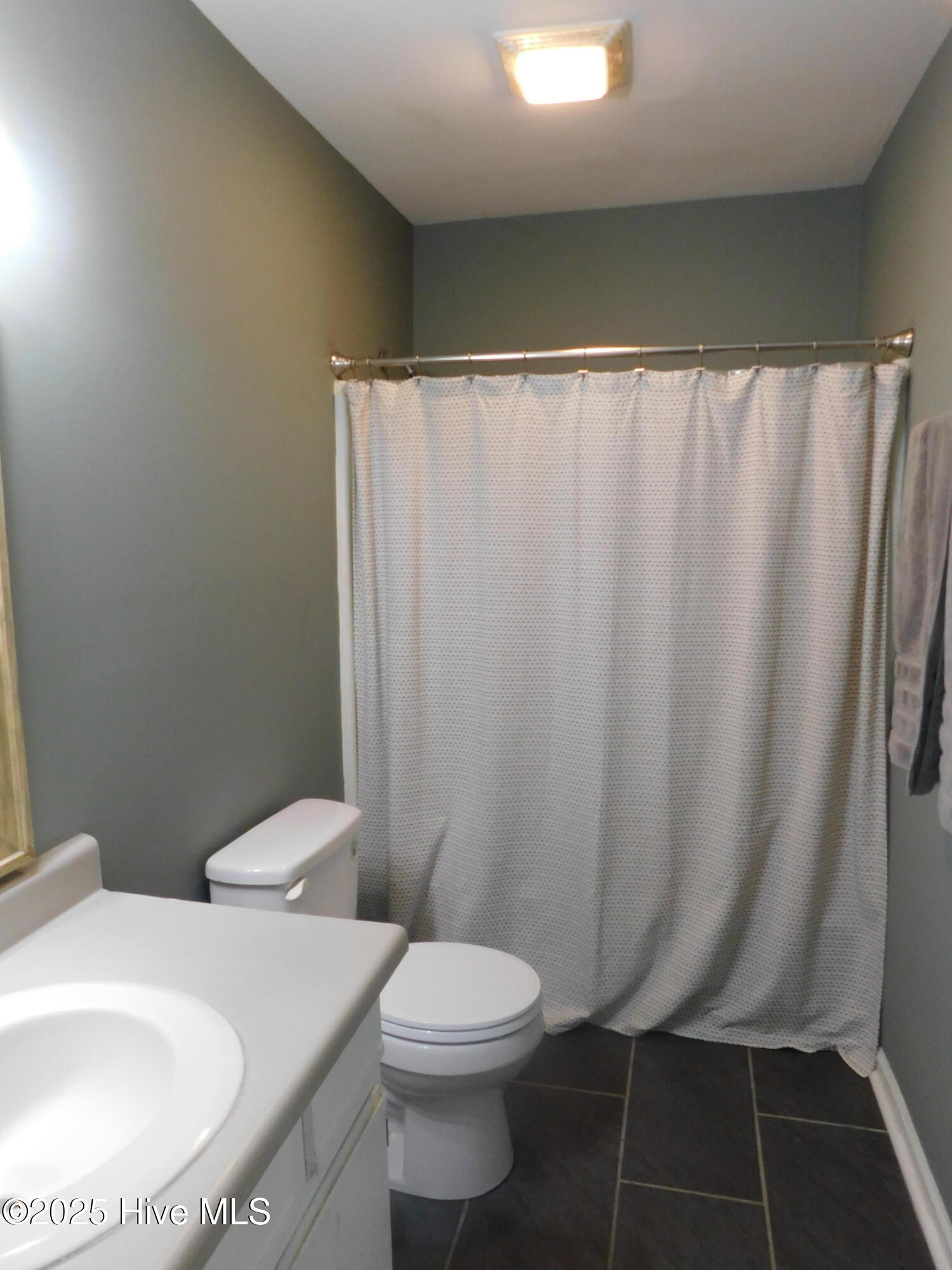 125 Greentree Lane Newport, NC 28570 - Photo 6 of 18 Full bath in primary