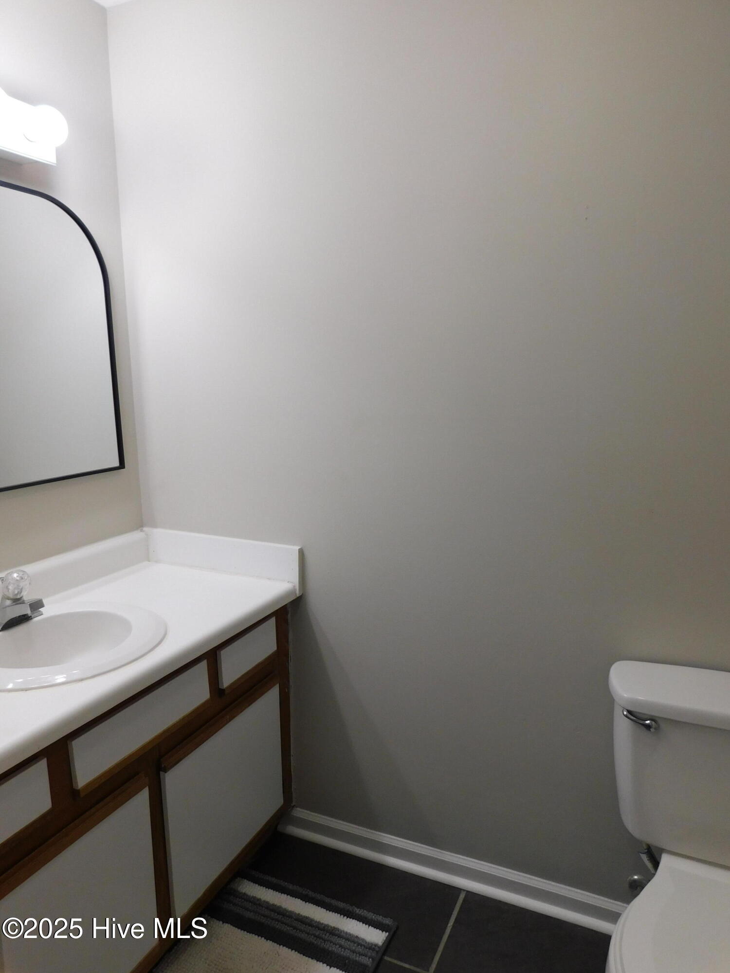 125 Greentree Lane Newport, NC 28570 - Photo 8 of 18 Hallway full bath