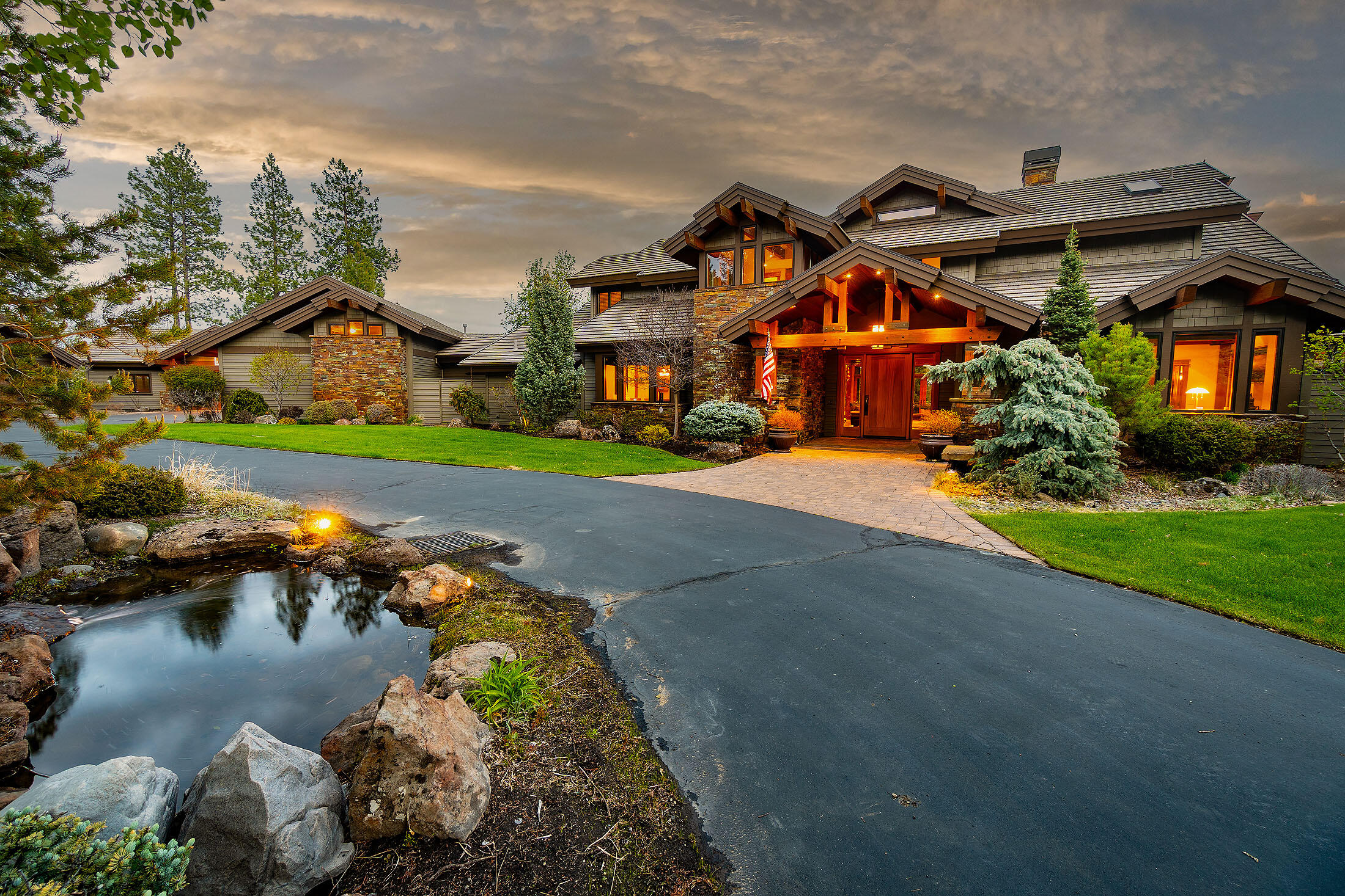 A dramatic approach with tranquil pond and lush landscaping welcomes you to this private Central Oregon retreat.