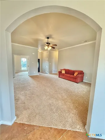 a view of a en suite bathroom
