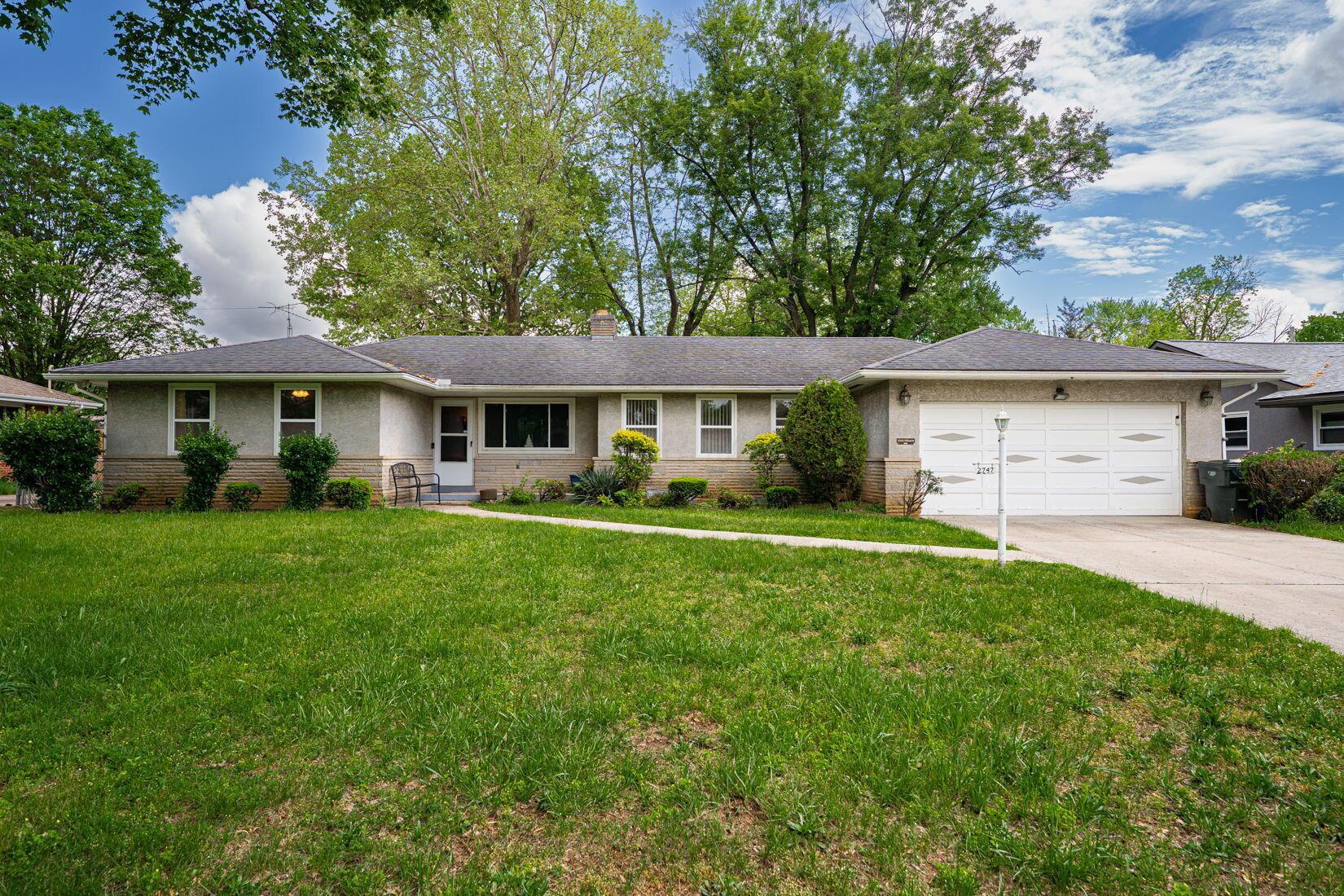 2747 Castlewood Road Columbus, OH 43209 - Photo 1 of 32 1-web-or-mls-Jeff Carter - 2747 Castlewo