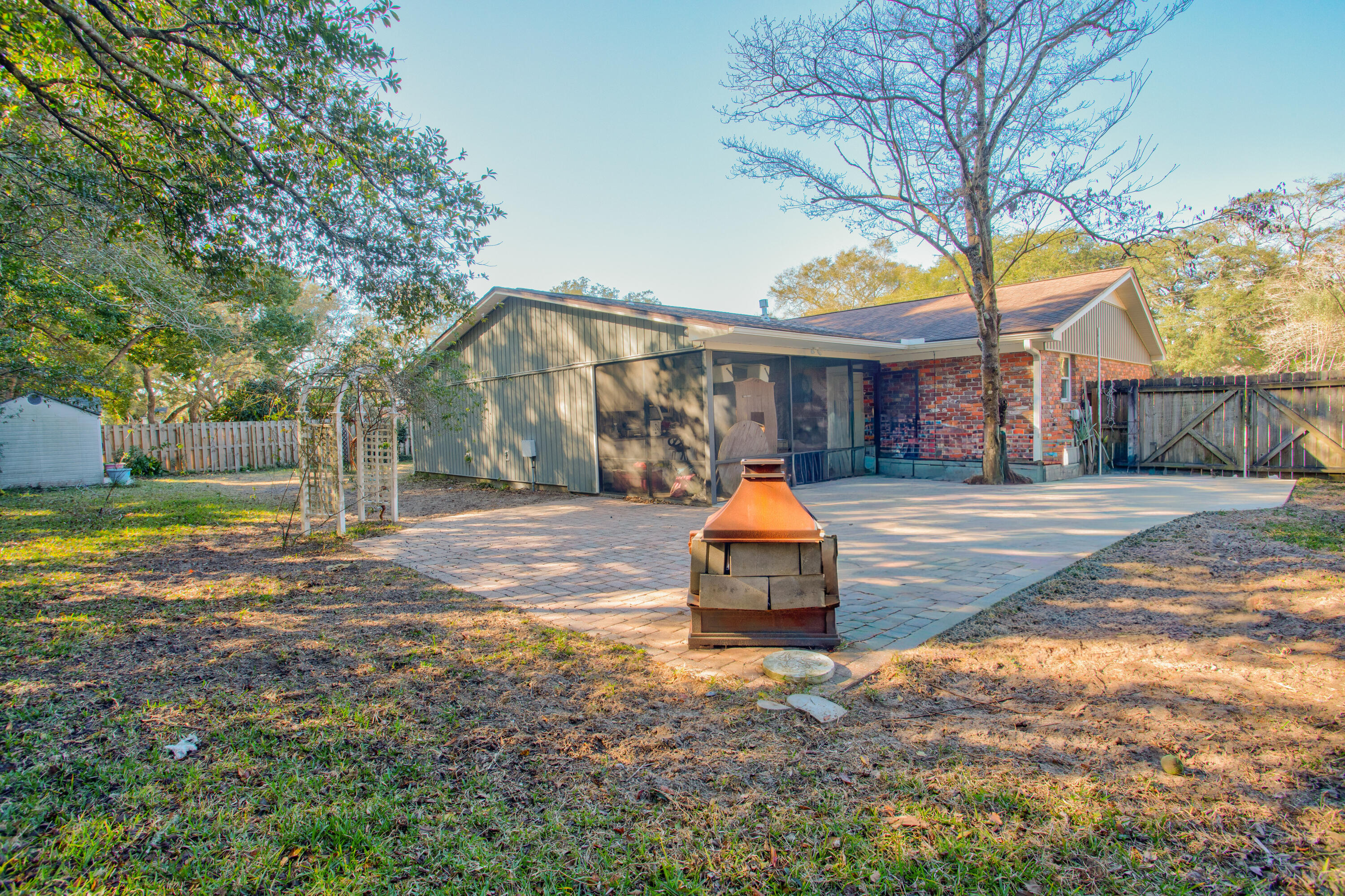 60 Linwood Road Northwest Fort Walton Beach, FL 32547 - Photo 5 of 14 a front view of a house with yard and green space