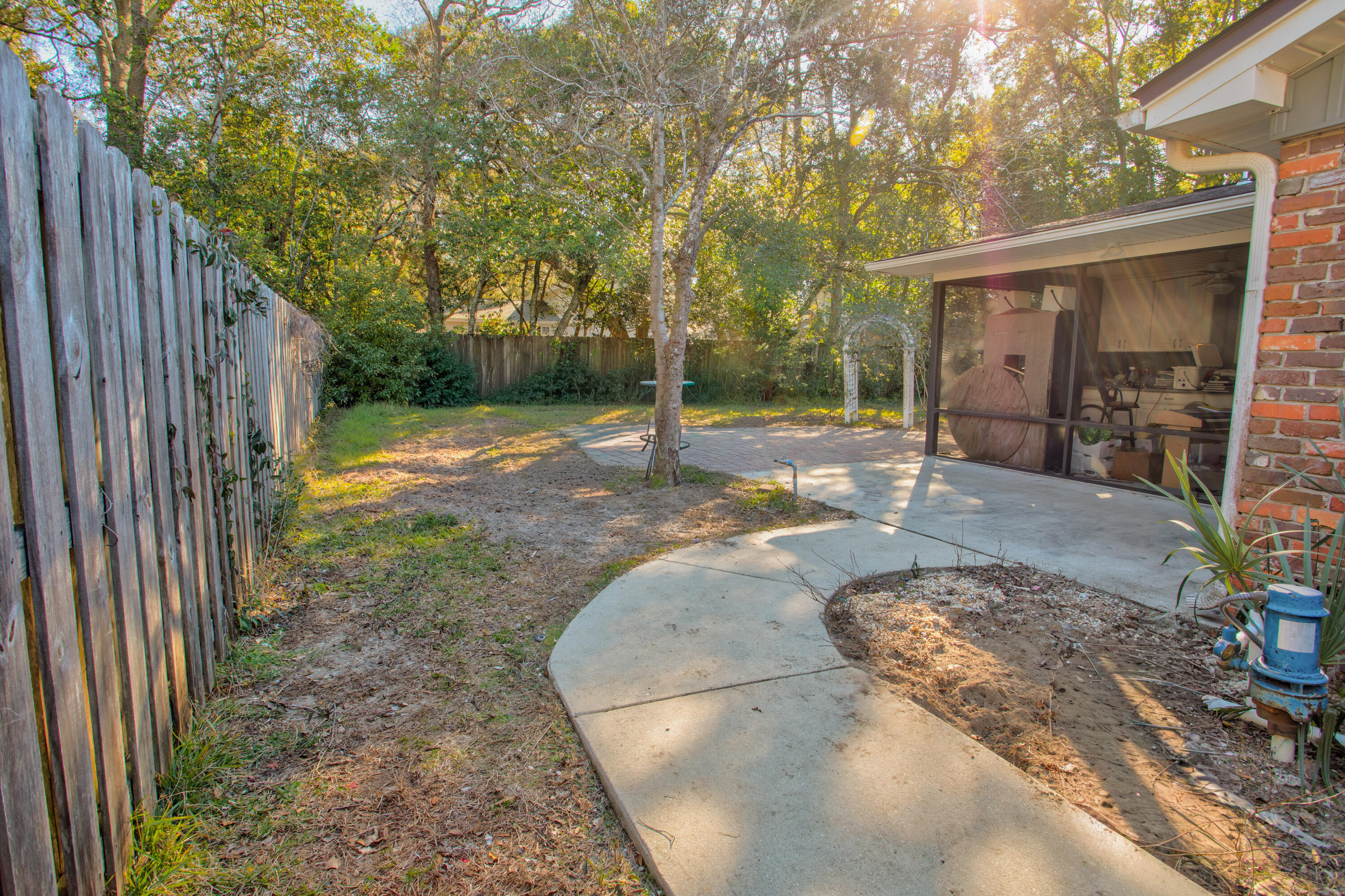 60 Linwood Road Northwest Fort Walton Beach, FL 32547 - Photo 6 of 14 a backyard of a house with yard and outdoor seating