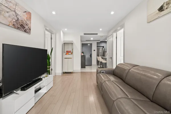$788,000 | 41-62 Bowne Street, Unit 5A | Flushing