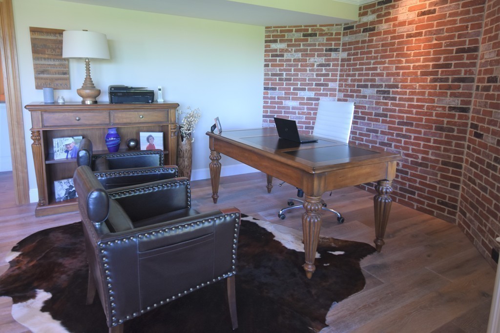 6 Atlantic View, Unit 6 Amesbury, MA 01913 - Photo 27 of 42 a living room with furniture