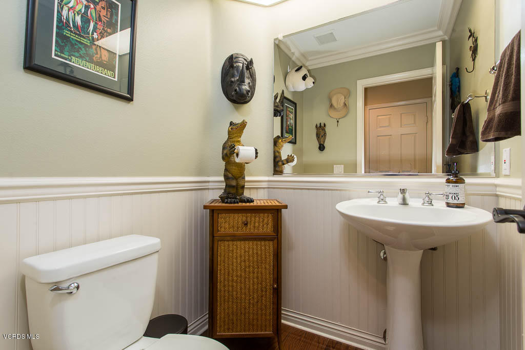 3877 Sunsetridge Road Moorpark, CA 93021 - Photo 13 of 30 a bathroom with a sink and a mirror