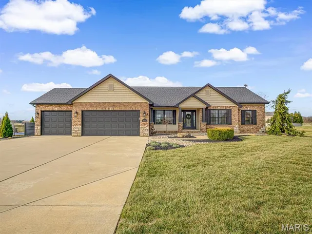 $649,900 | 4119 Summer Oak Drive, Smithton, IL 62285