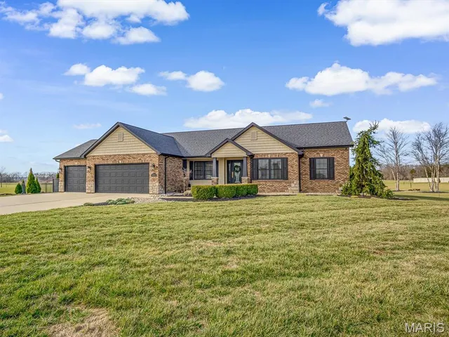 $649,900 | 4119 Summer Oak Drive, Smithton, IL 62285