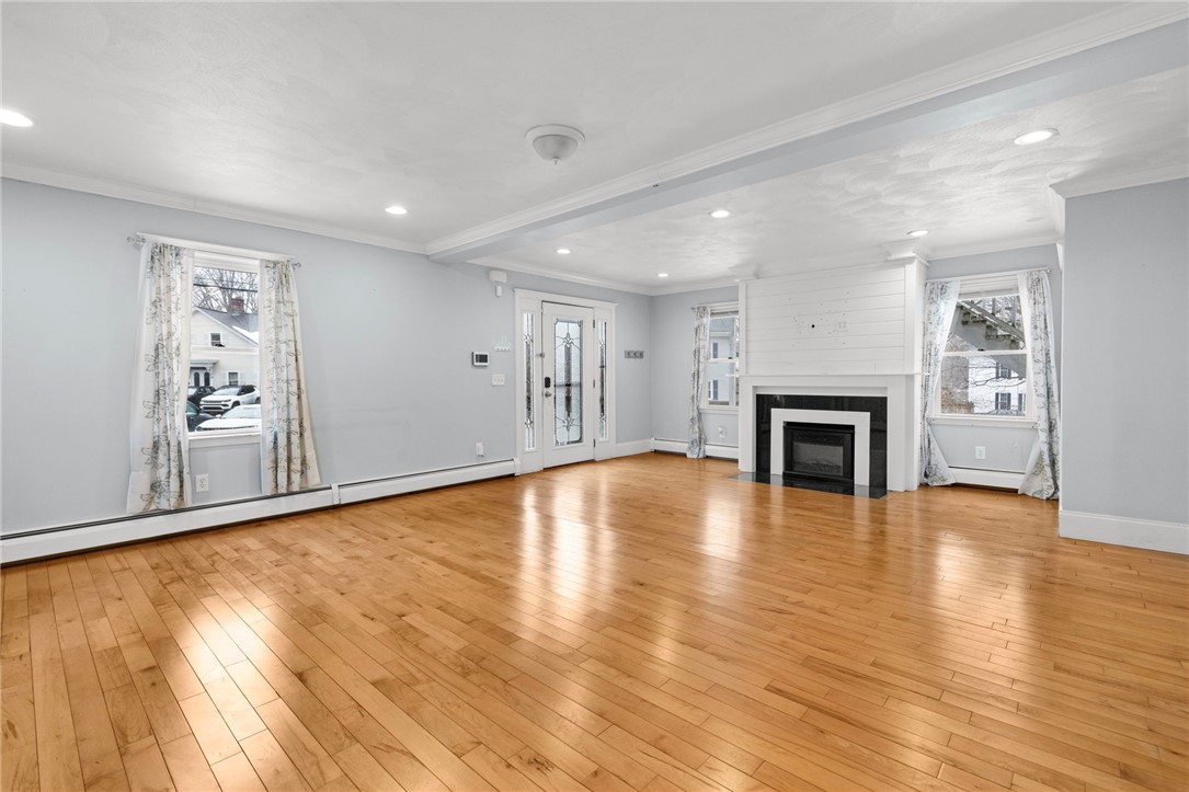 32 Pilgrim Avenue Coventry, RI 02816 - Photo 7 of 40