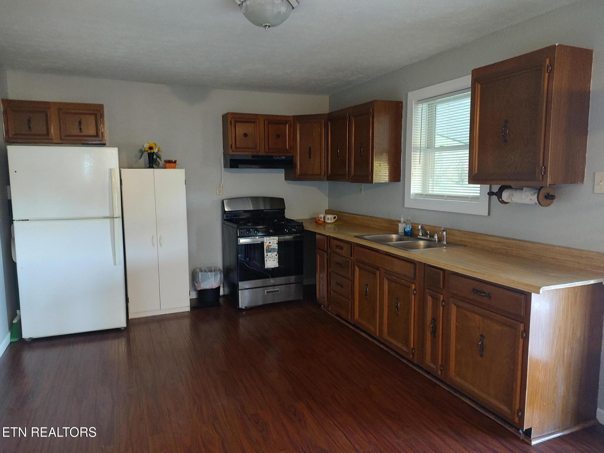 414 Hen Valley Road Oliver Springs, TN 37840 - Photo 4 of 23 IMG_20251016_172523189_HDR