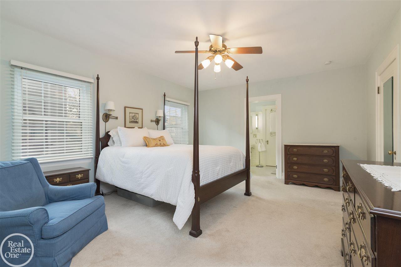 925-27 Harcourt Road Grosse Pointe, MI 48230 - Photo 18 of 40 50003922-17.JPG