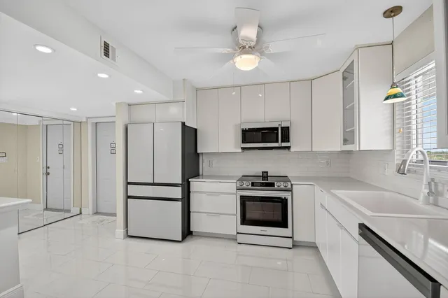 $460,000 | 301 Lake Shore Drive, Unit 711, Lake Park, FL 33403