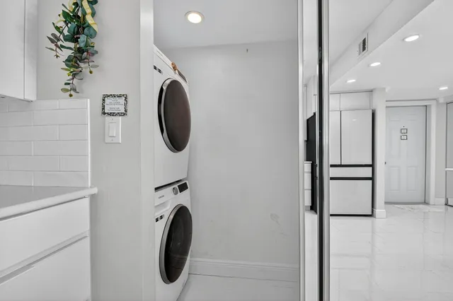 $460,000 | 301 Lake Shore Drive, Unit 711, Lake Park, FL 33403