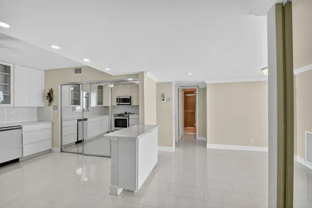 $460,000 | 301 Lake Shore Drive, Unit 711, Lake Park, FL 33403