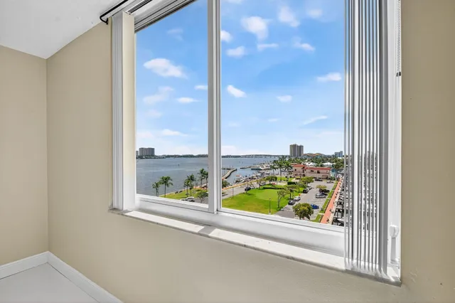 $460,000 | 301 Lake Shore Drive, Unit 711, Lake Park, FL 33403