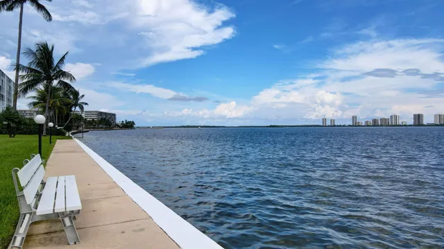 $460,000 | 301 Lake Shore Drive, Unit 711, Lake Park, FL 33403
