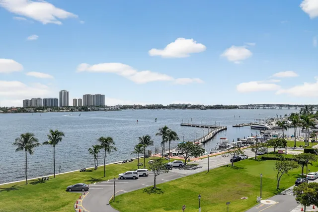 $460,000 | 301 Lake Shore Drive, Unit 711, Lake Park, FL 33403